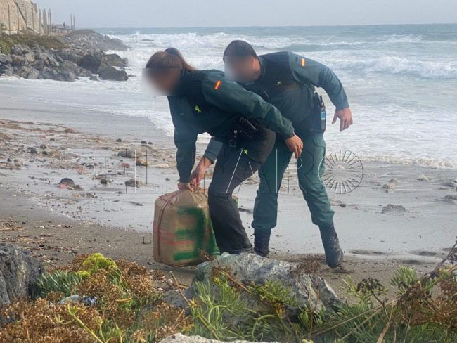 El hachís recuperado por la Guardia Civil alcanza casi los 1.000 kilos