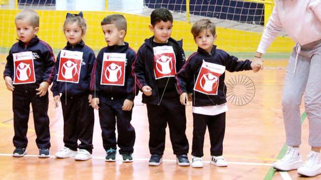 Los alumnos del ‘Rosalía de Castro’, a la carrera por una buena causa
