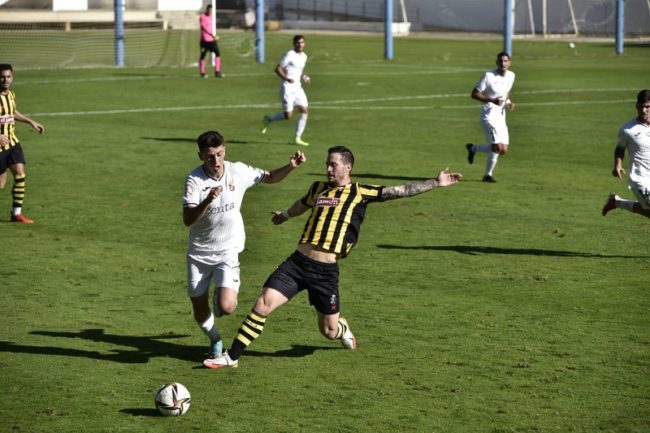 El Ceuta asciende a la segunda plaza del grupo IV