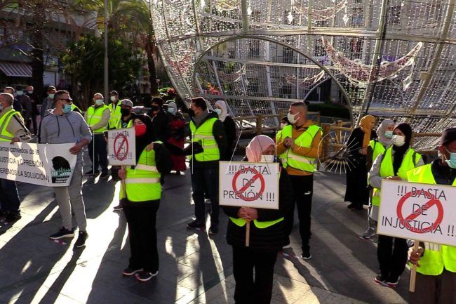 Ni el puente festivo frena la protesta de los transfronterizos