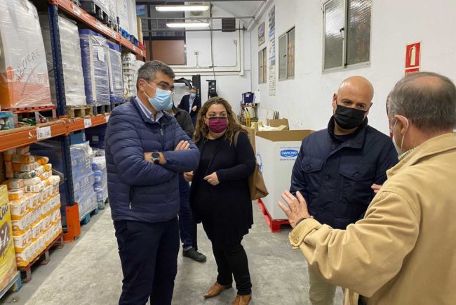 El Banco de Alimentos expone sus necesidades a los socialistas ceutíes