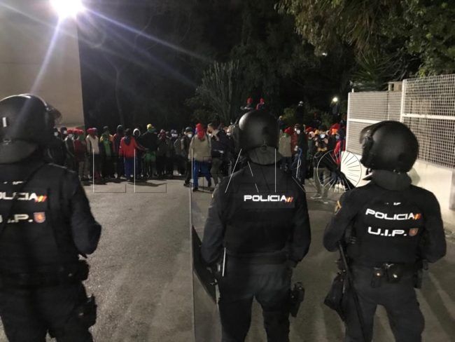 El Faro - Los subsaharianos del CETI vuelven a protestar: se plantan ante la Policía