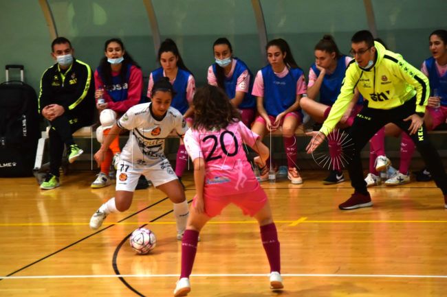 El Camoens Femenino derrota por 3-1 al filial del STV Futsal Roldán