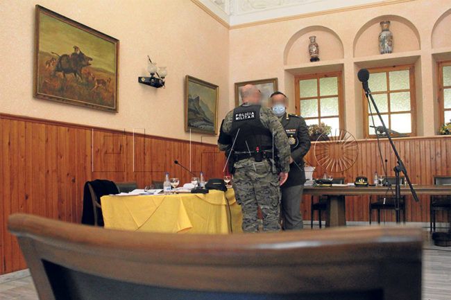 Una capitana se enfrenta a cárcel por insultos a mandos y abuso de autoridad