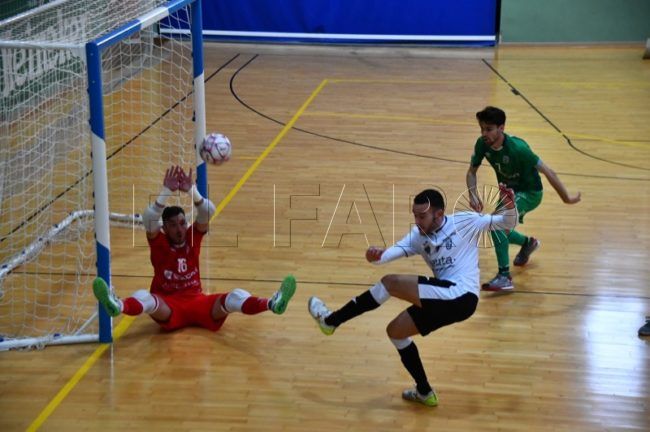 El BeSoccer UMA Antequera asalta el ‘Molina’ y se impone por 2-6