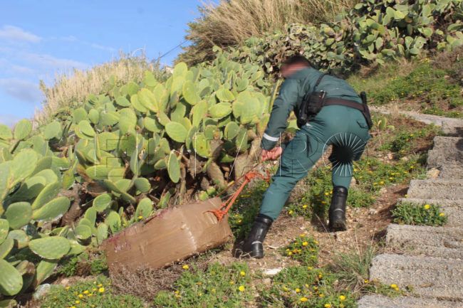 Se enfrentan a 10 años de cárcel por pasar hachís y atacar a la Guardia Civil