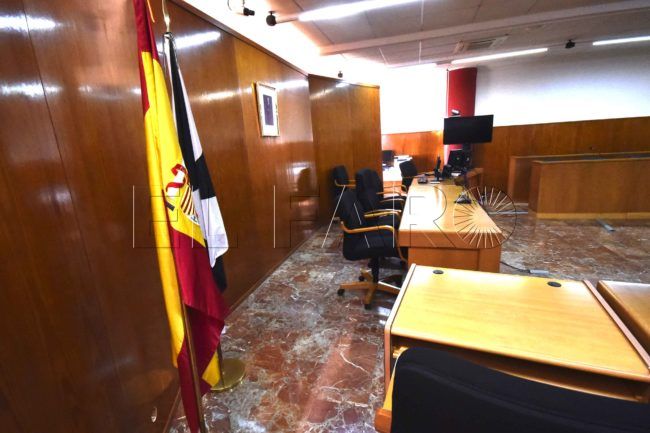 La Audiencia condena a un médico y a un extrabajador de Amgevicesa