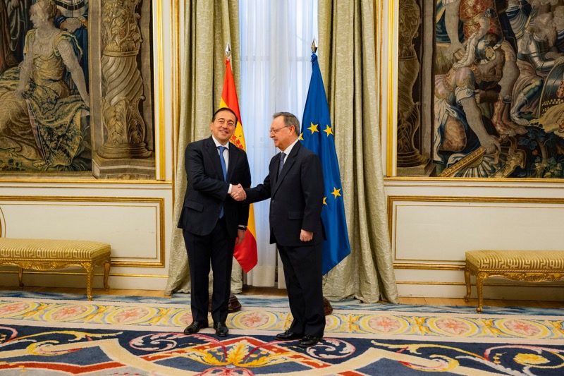 Vivas aborda con Albares la apertura «en días» del Tarajal y la eliminación de la excepción Schengen