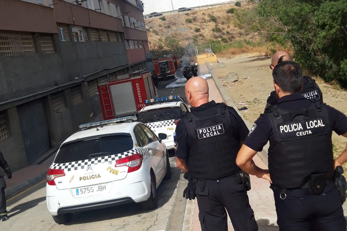 coche-arde-policia-local