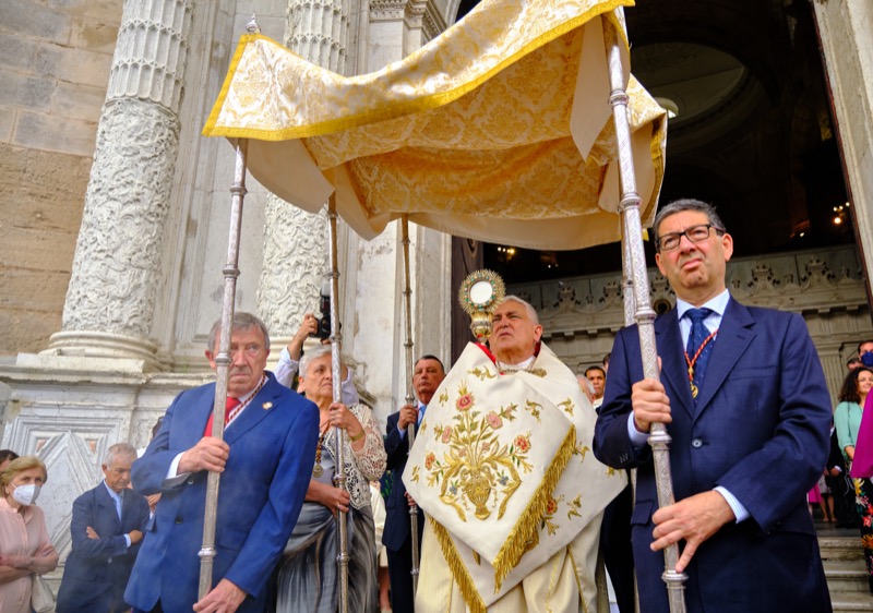 obispo-corpus-christi-001