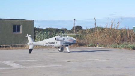 dron-estrecho