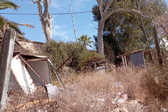 El mirador del Oasis muere a pesar de su belleza y sus pavos reales