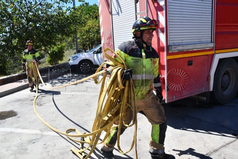 bomberos-incendio-monte-garcia-aldave-020