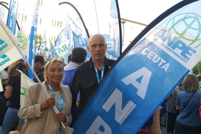 Delegados de ANPE en Ceuta, en la concentración ‘Menos política y más educación’