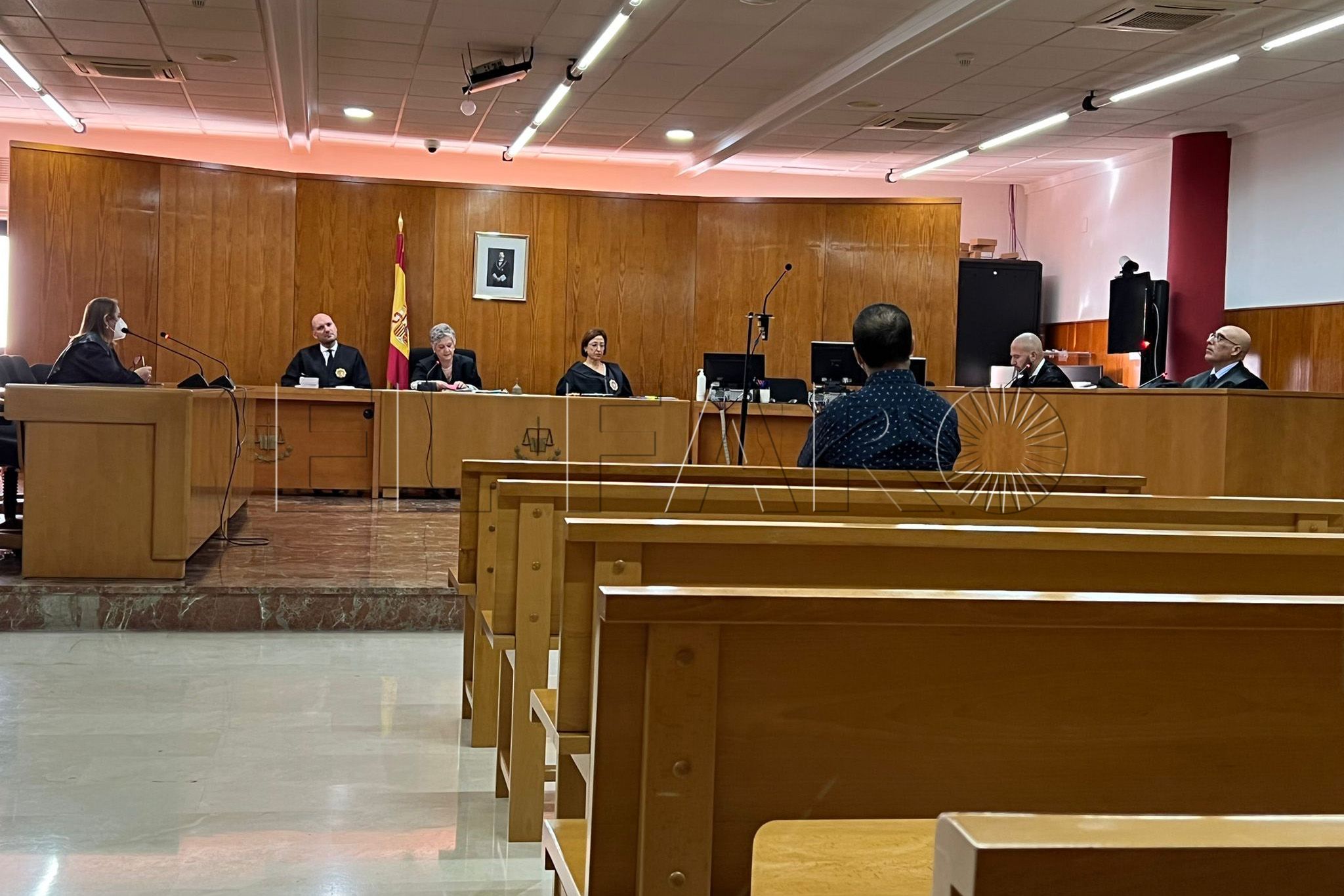 juicio-anciana-dinero