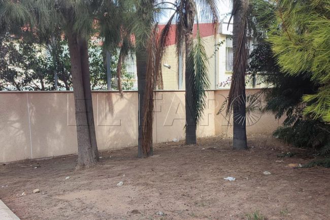 Sanidad fumiga varios centros escolares ante una “plaga de pulgas”