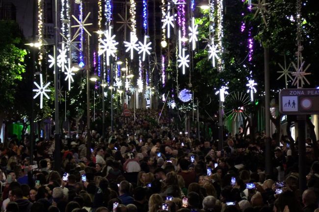 La Ciudad dedicará más de 100.000 euros al mes a alumbrado ornamental