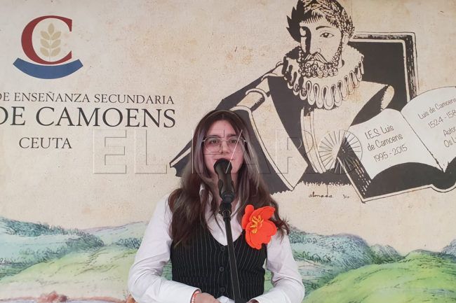 El ‘Camoens’ emula a la ONU y se viste de naranja para conmemorar el 25N