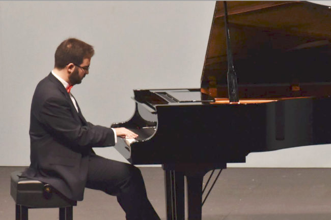 El pianista Eduardo Hernández ofrecerá un concierto didáctico a escolares