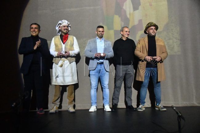 ‘Pando’, ‘Piru’, Pérez y Armuña lucen en su solapa la Caballa de Oro