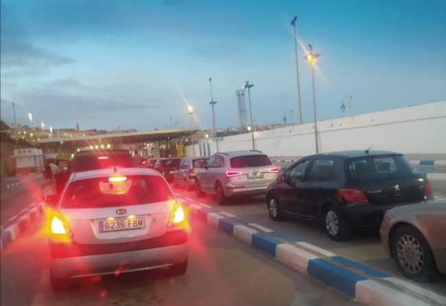 Más de dos horas para entrar en Ceuta por el Tarajal hasta en miércoles