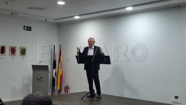 José Antonio Cabrera pone en escena ‘El Atril’ de Miguel Ávila