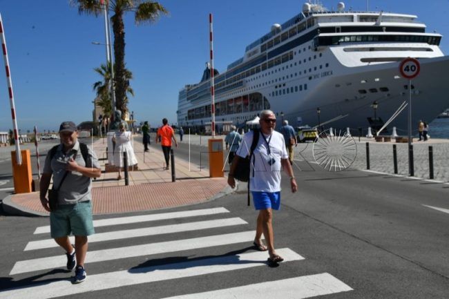 El ‘MSC Lírica’ realiza su octava escala en Ceuta con 1.826 cruceristas a bordo