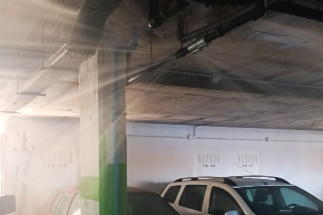 Diez días de fuga de agua sin arreglo en Loma Colmenar