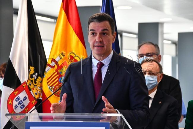 Sánchez toma la obra del centro de salud del Tarajal como bandera de la sanidad pública