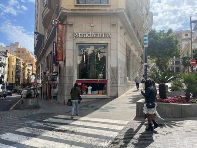 La plantilla de Stradivarius del Revellín, en riesgo por el cierre de la tienda