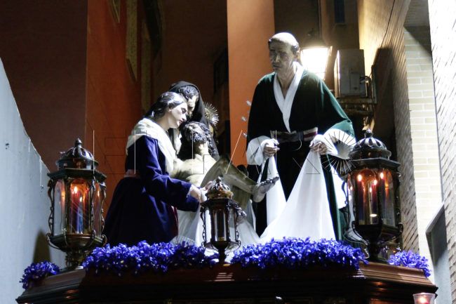 El Descendimiento sobrecoge Ceuta con el único sonido del muñidor