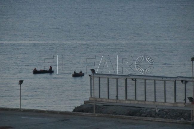 El engaño de los grupos de WhatsApp para que los inmigrantes crucen a Ceuta
