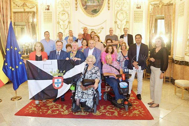 Vivas recibe a visitantes con discapacidad de Alhaurín de la Torre