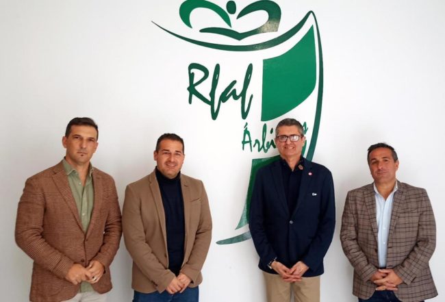Renovación del acuerdo con los árbitros entre la RFFCE y la RFAF