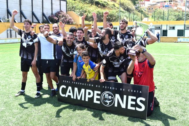 La RFFCE entrega trofeos a los campeones y subcampeones de Juvenil y Regional