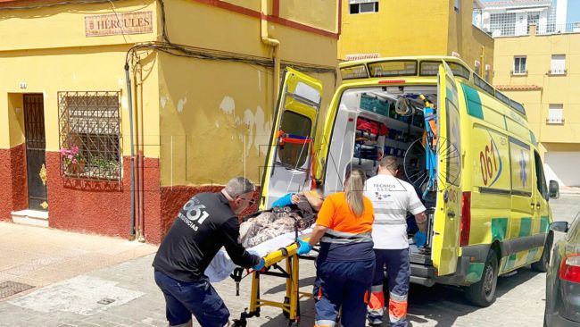Una persona herida tras precipitarse de unos 5 metros de altura