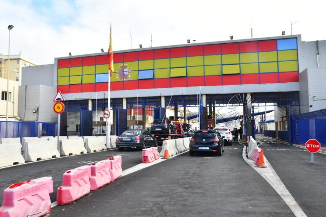 Las dos Ceutas, la que mira a la frontera y la que le da la espalda