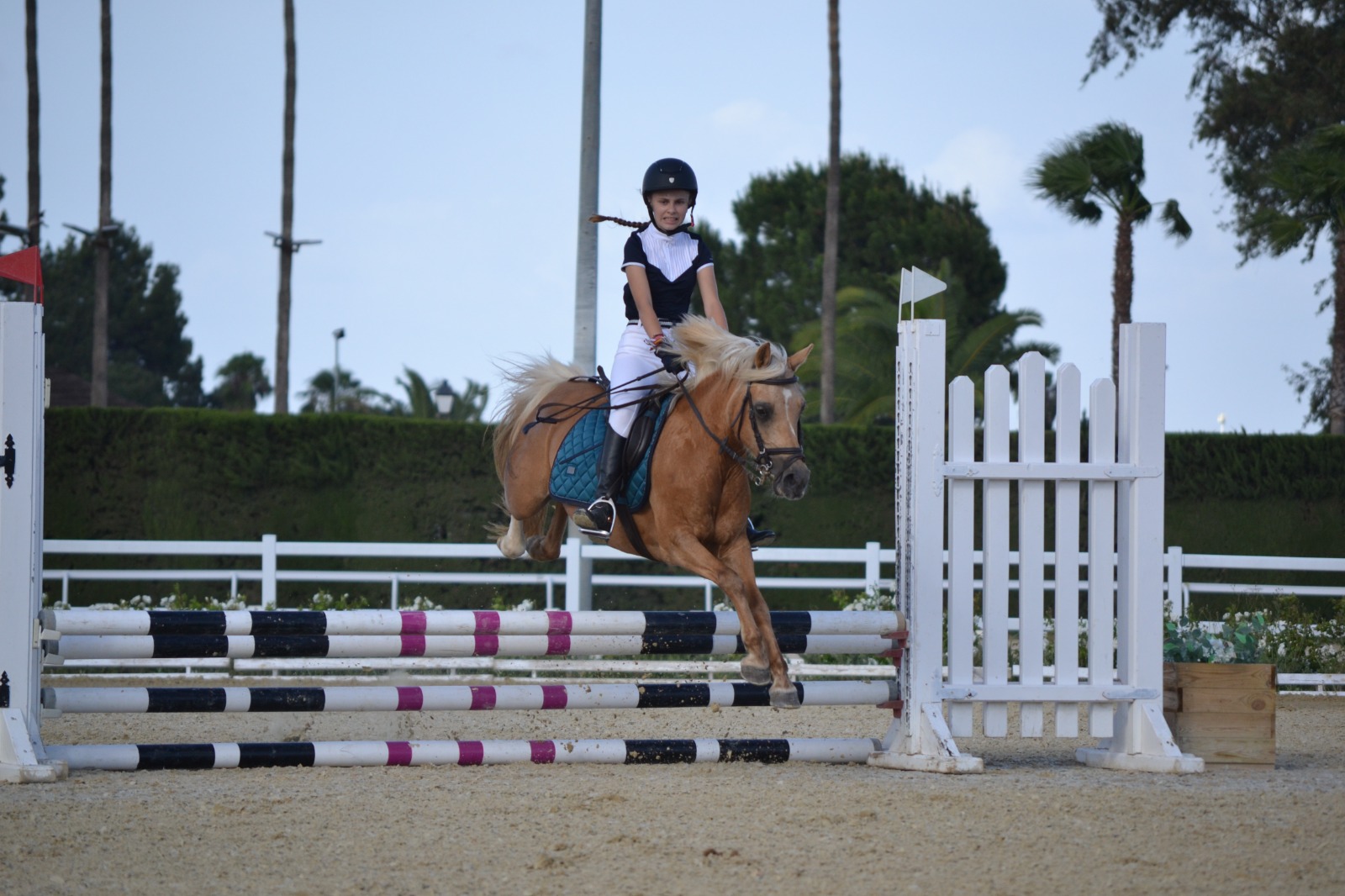 África Blaya, campeona en la modalidad de 60 cms en el concurso de hípica