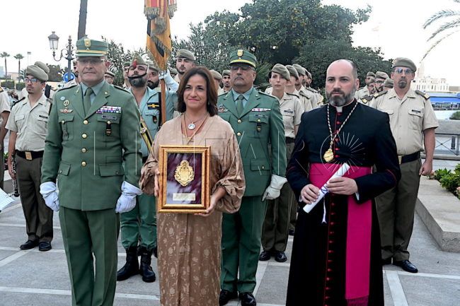 El Faro - La Cofradía de África entrega el Escudo de Oro a la Legión
