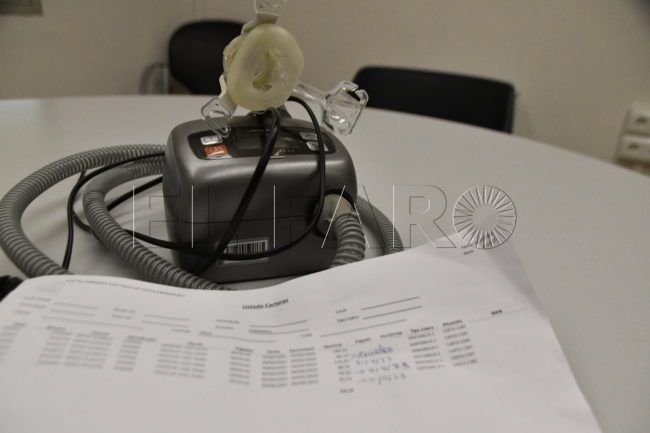 Una vecina en el hospital al no poder enchufar la máquina que necesita para respirar