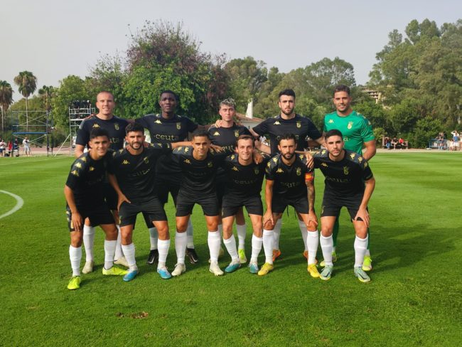 El Ceuta cambia de marca y muestra su segunda equipación