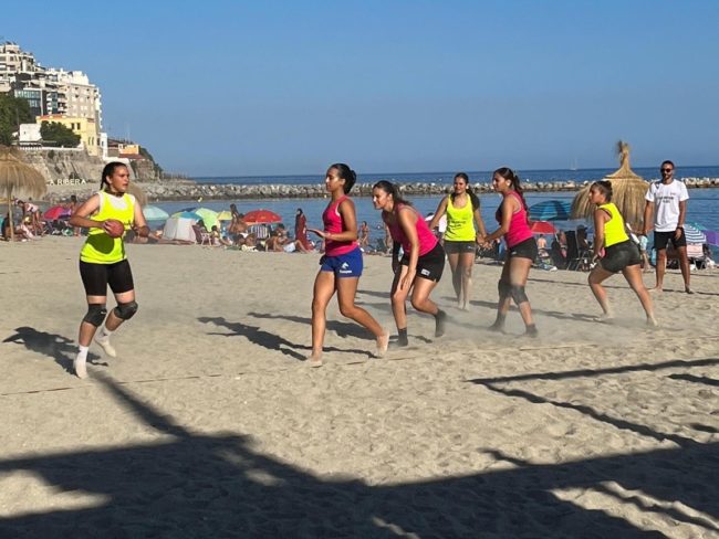 La Federación de Balonmano hace oficial la lista de jugadoras para el Nacional de balonmano playa
