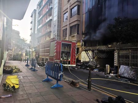 bomberos-incendio-edificio-colores-calle-real-5