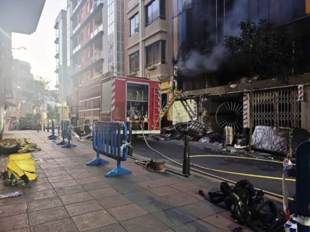 bomberos-incendio-edificio-colores-calle-real-6
