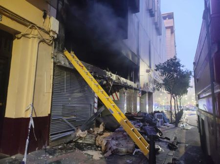 bomberos-incendio-edificio-colores-calle-real-9