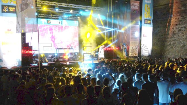 El Faro - Los 40 Summer Live abarrotan de público las Murallas Reales