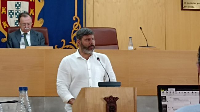 Ceuta Ya! acusa a Vivas de un «doble juego» en el Senado