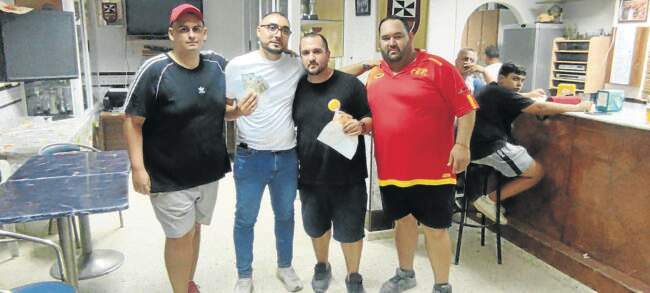 El Faro - Victoria para Toño y Fran Muro tras ganar en la final de petanca por 13-12