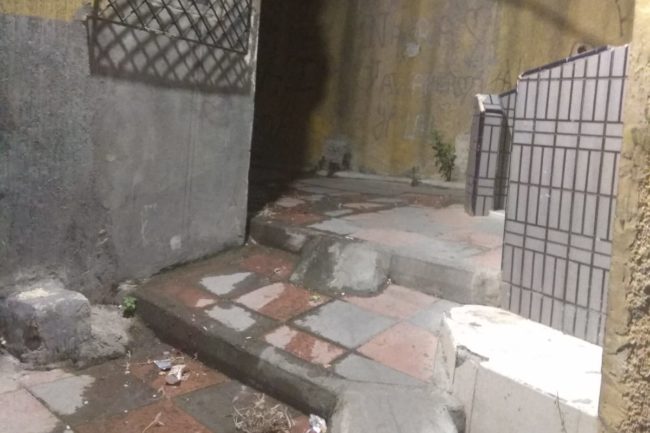 Vecinos de la calle Este del Príncipe Alfonso denuncian la suciedad de su zona