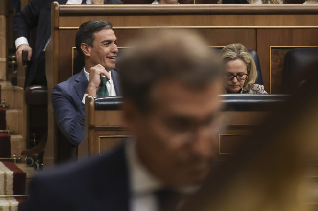 Sánchez indulta a Feijóo en una investidura fantasma